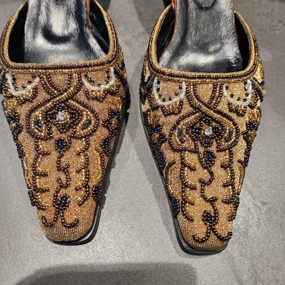 Beaded dressy mules and matching clutch. Designer - Jeanne Lottie, size 39. - Picture 8 of 14